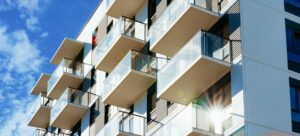 Rachat de crédits et immobilier locatif : quelle stratégie gagnante en 2025